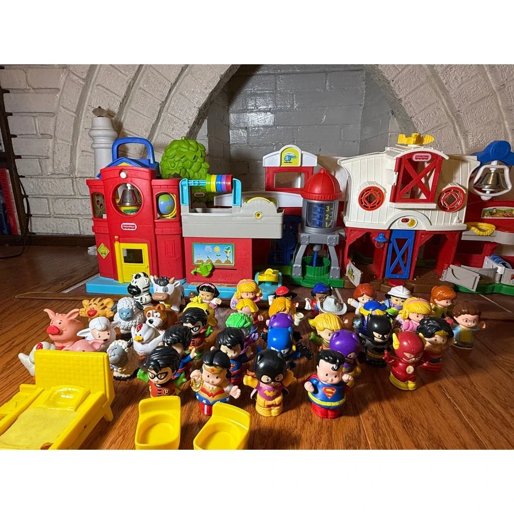 TESTED WORKS - Lot of Little People and Structures Including DC Comic Characters